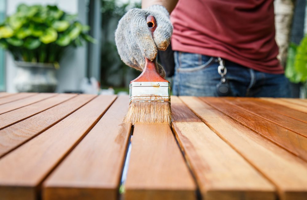 les étapes clés pour la Rénovation de table en bois