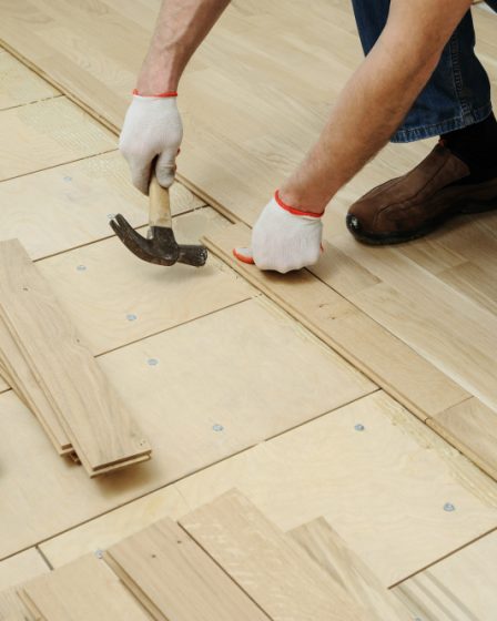 Poser le parquet flottant